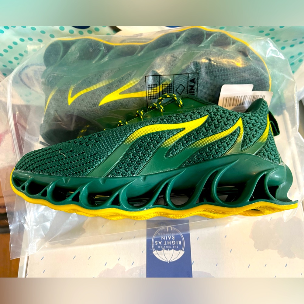 Green size little kids 2 athletic shoe never worn, wrong size and never returned